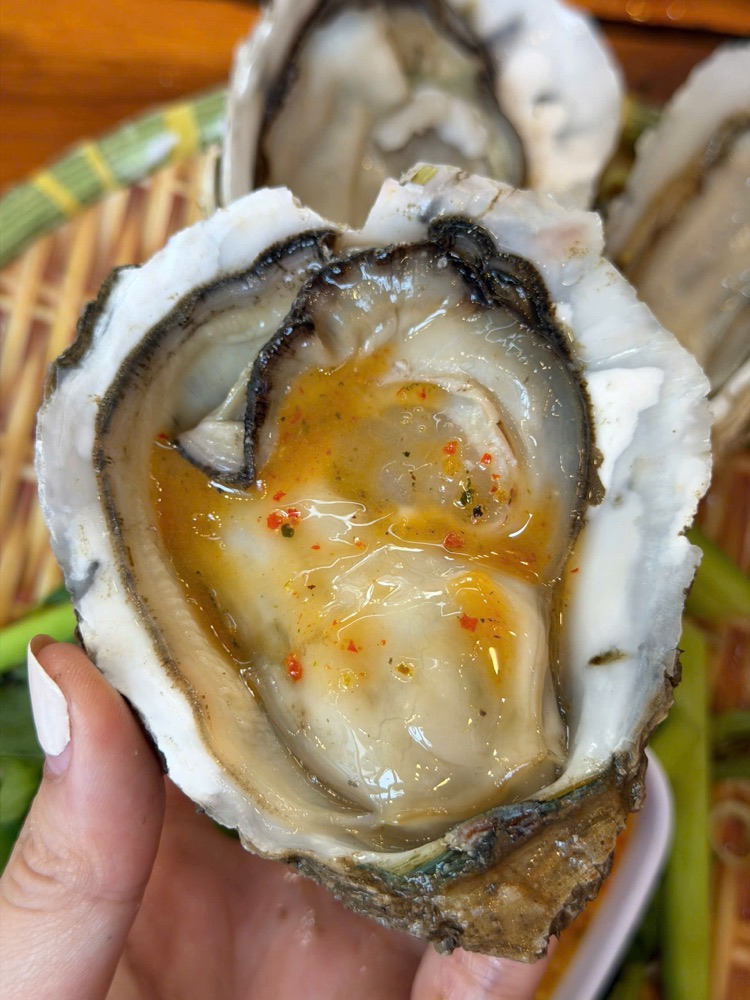 Hàu tại Vựa Cua Đăng Quân