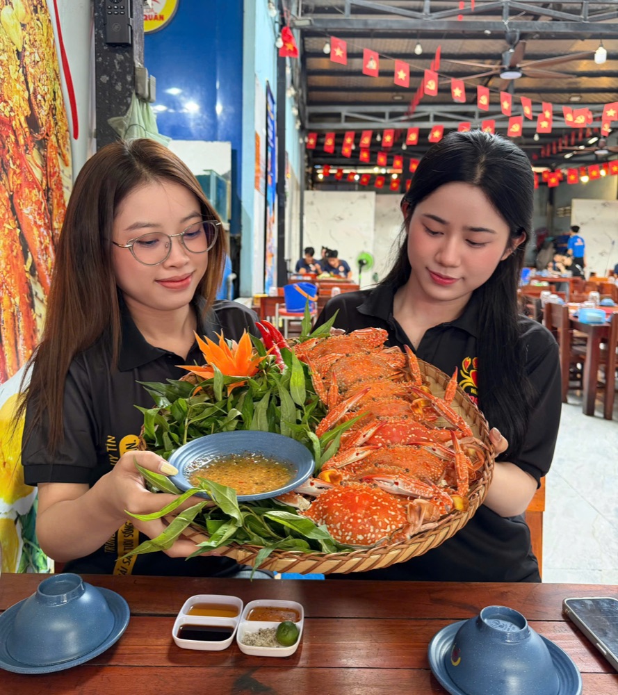 Mâm ghẹ hấp phục vụ tại nhà hàng